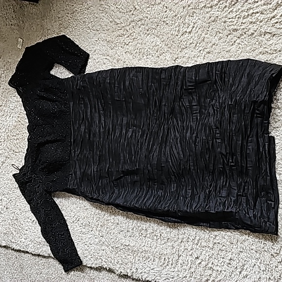 Beautiful Alex Evenings Off the Shoulder Dress. Size 18 Black. - Picture 3 of 6